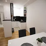 Lana Apartment *