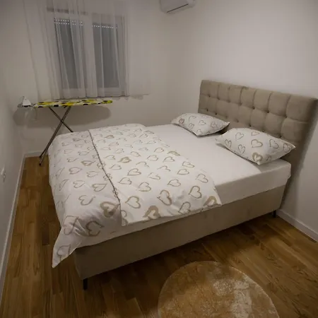 Apartment Lana *
